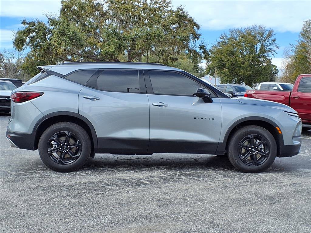Certified 2025 Chevrolet Blazer LT w/ Midnight/Sport Edition image 3