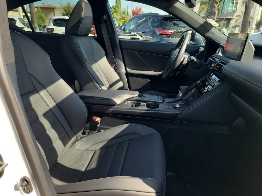 Used 2025 Lexus IS 350 F Sport RWD image 16