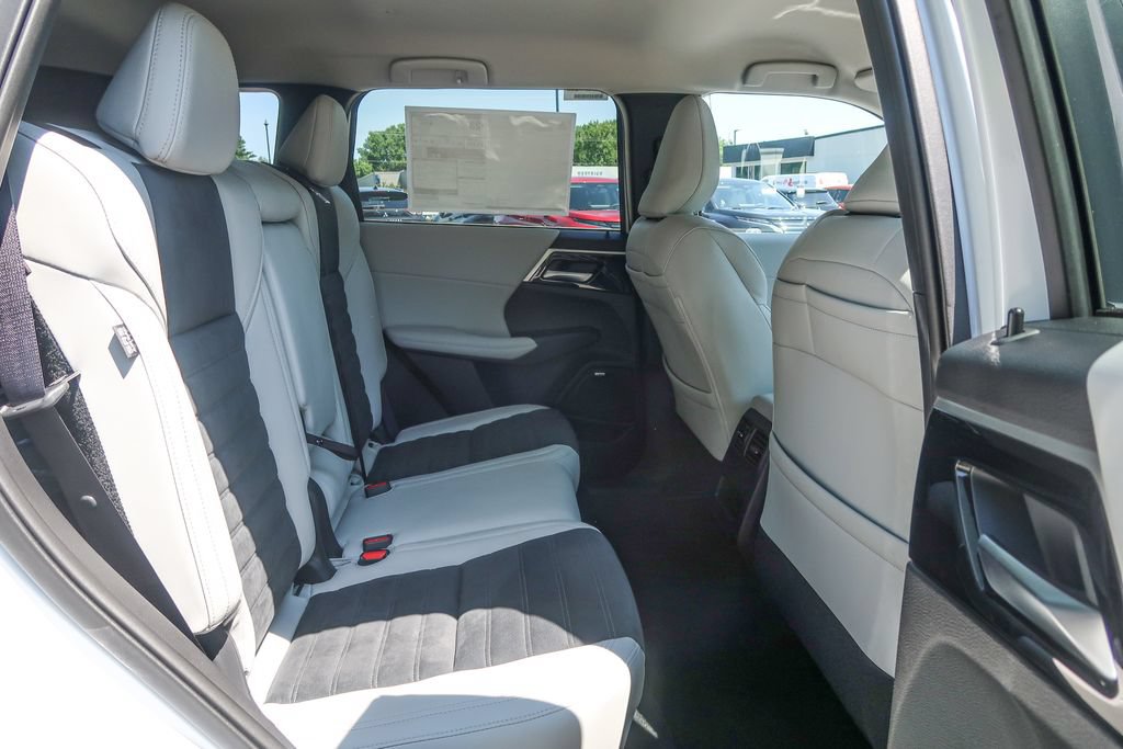 New 2026 Mitsubishi Outlander SE FWD image 16