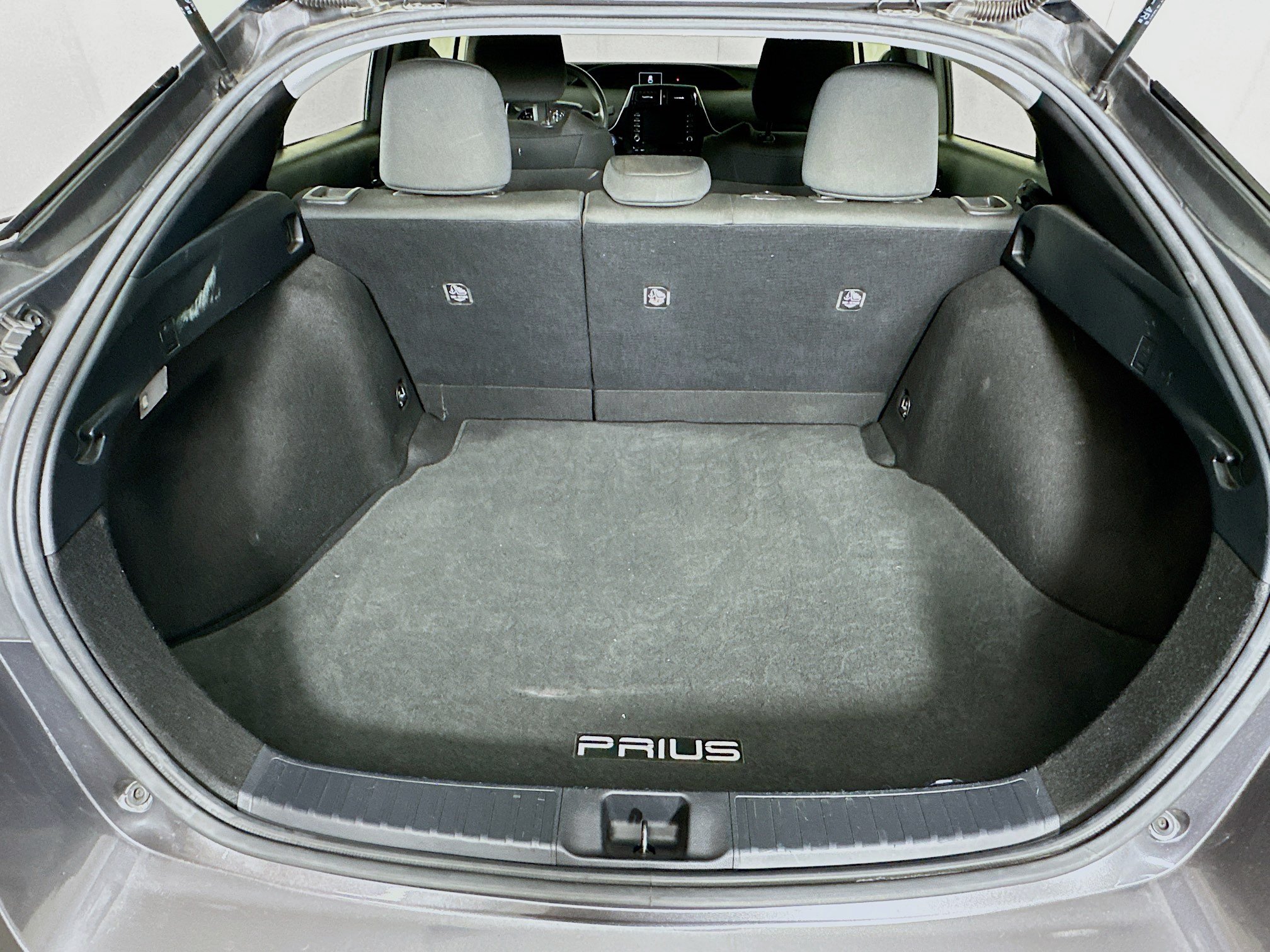 Used 2021 Toyota Prius L Eco w/ Carpet Mat Package (TMS) FWD image 26