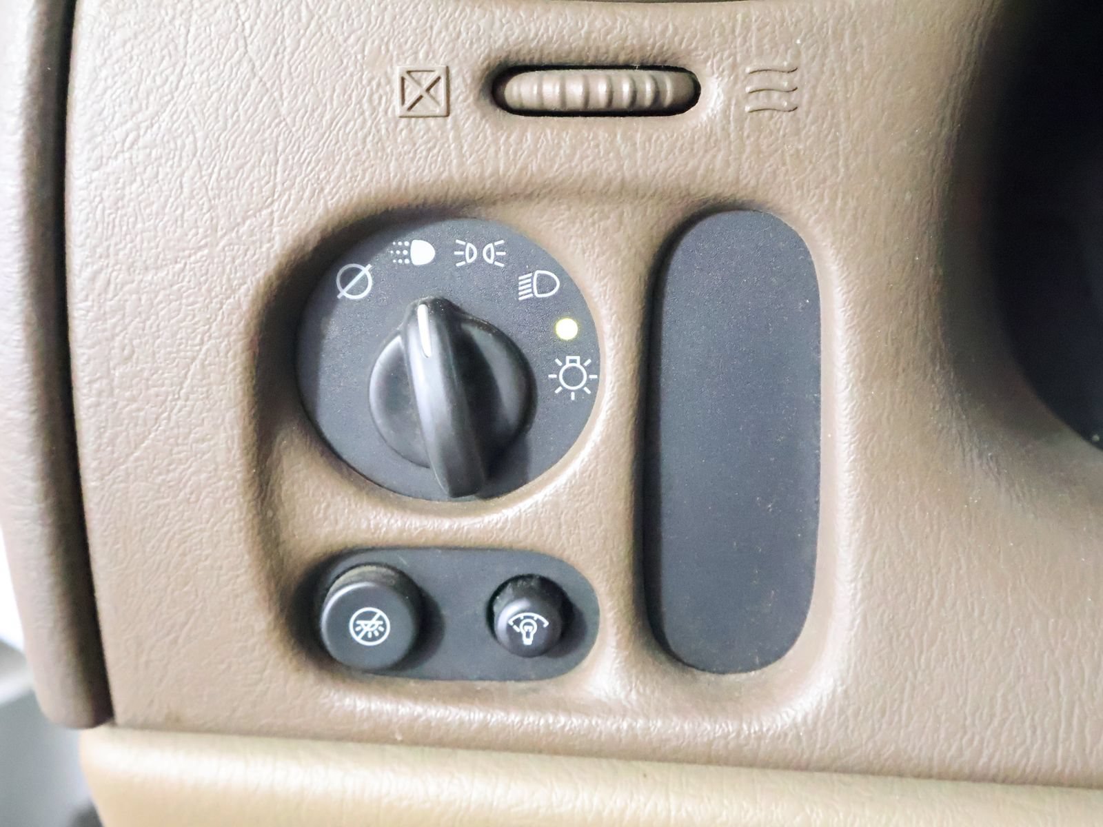 Used 2003 Chevrolet TrailBlazer LS w/ Preferred Equipment Group AWD/4WD image 32