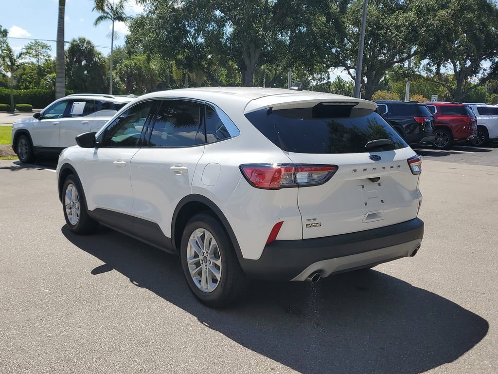 Used 2022 Ford Escape SE w/ Convenience Package FWD image 3