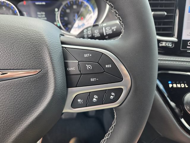 New 2026 Chrysler Pacifica Select FWD image 26