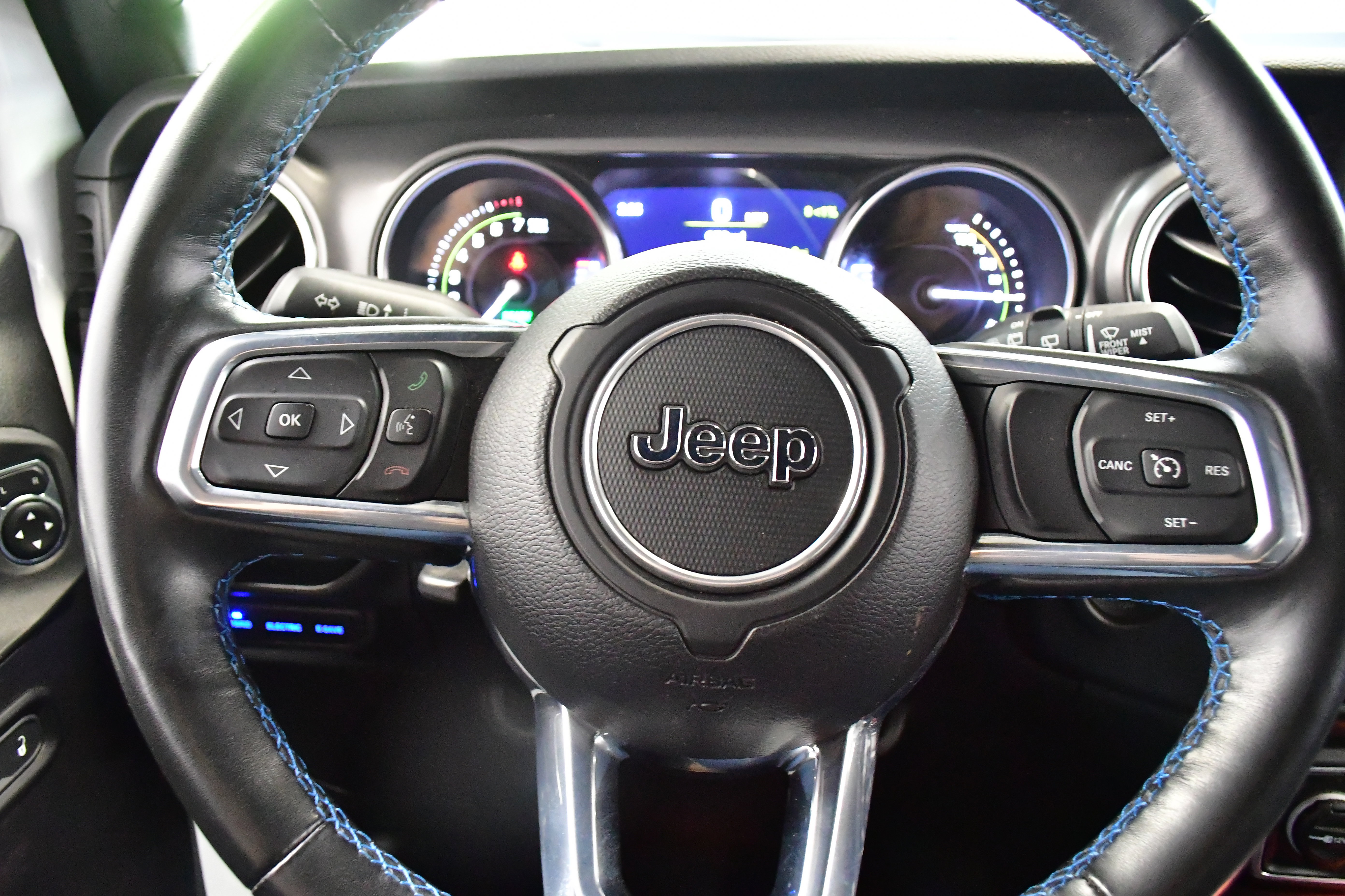 Used 2023 Jeep Wrangler Unlimited Rubicon 4xe w/ Cold Weather Group AWD/4WD image 18