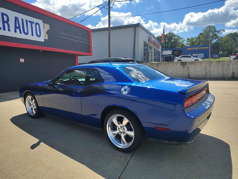 Used 2012 Dodge Challenger R/T RWD image 1