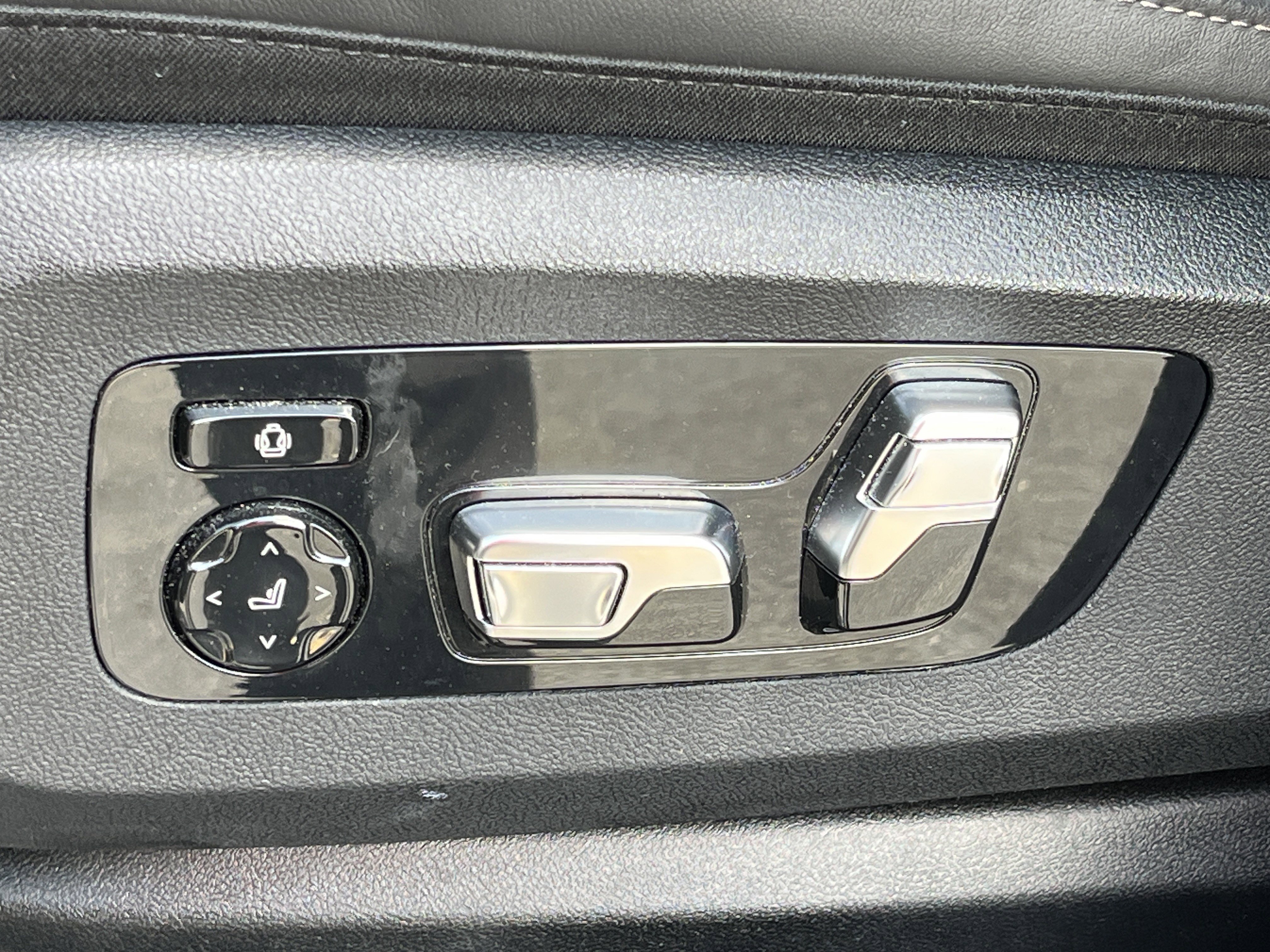 Used 2025 BMW X6 xDrive40i image 16