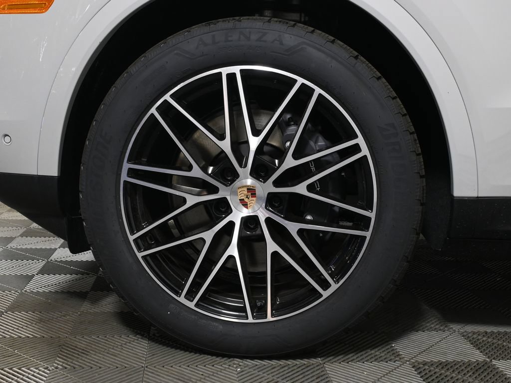 Used 2026 Porsche Cayenne AWD/4WD image 12