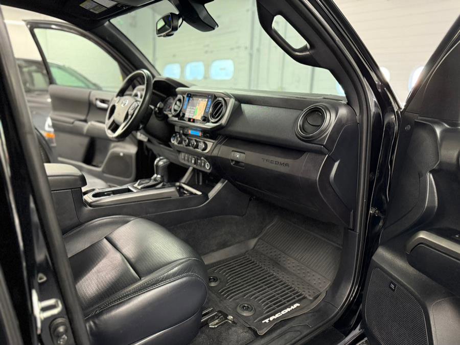 Used 2018 Toyota Tacoma TRD Sport image 41