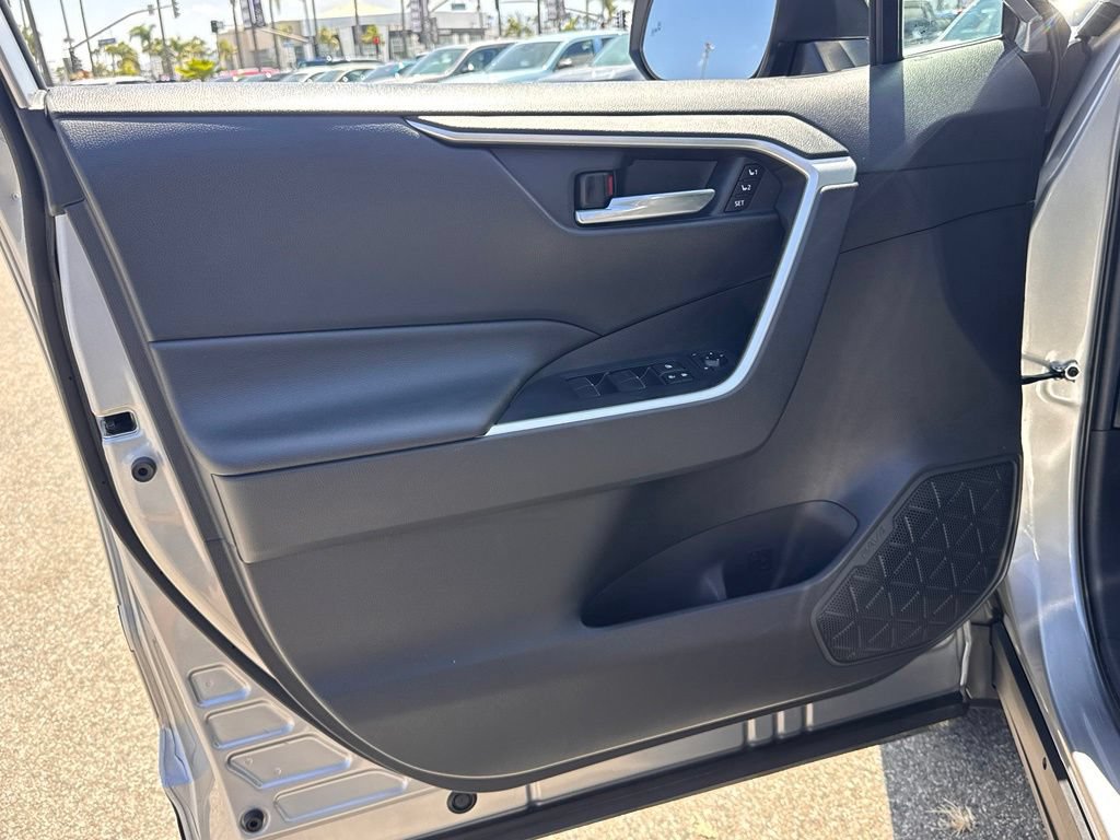 Used 2021 Toyota RAV4 XLE Premium AWD/4WD image 15