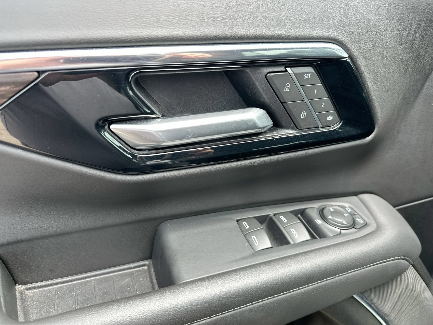 Used 2025 Chevrolet Tahoe LT AWD/4WD image 13