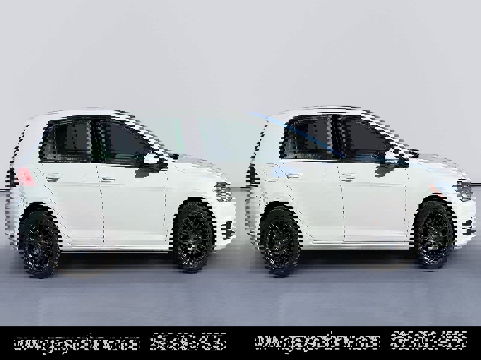 Used 2016 Volkswagen Golf S image 2