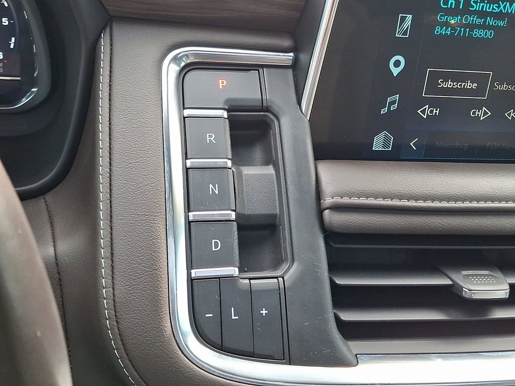 Used 2023 Chevrolet Suburban LT w/ Luxury Package image 18