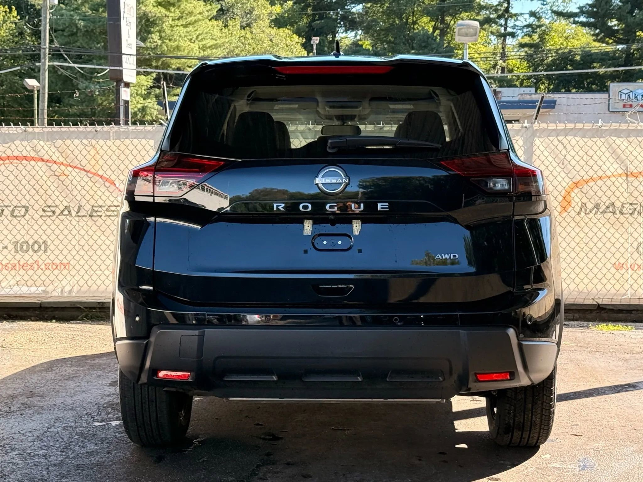 Used 2025 Nissan Rogue SV image 10