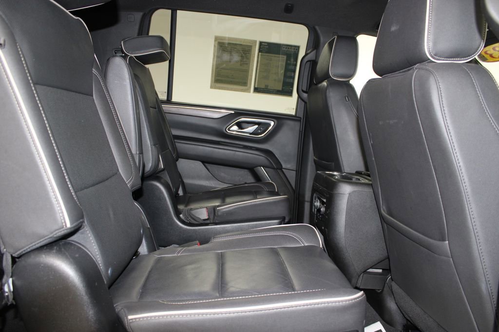 Used 2023 Chevrolet Suburban Premier image 34
