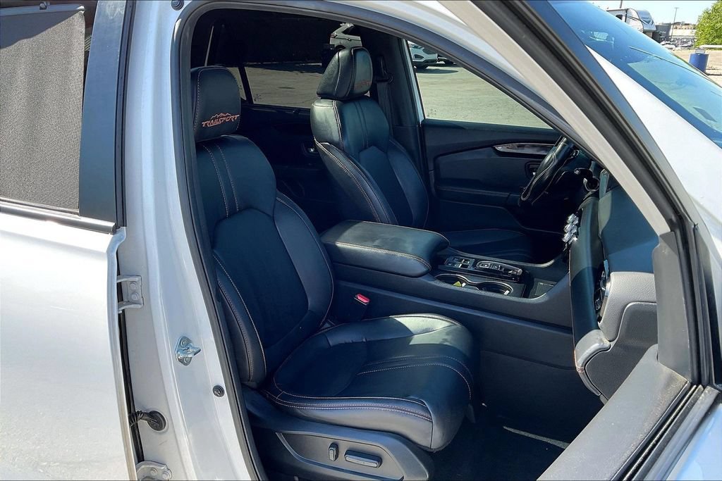 Used 2025 Honda Pilot TrailSport image 16