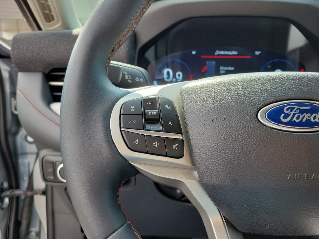 Certified 2025 Ford Explorer Active RWD image 25
