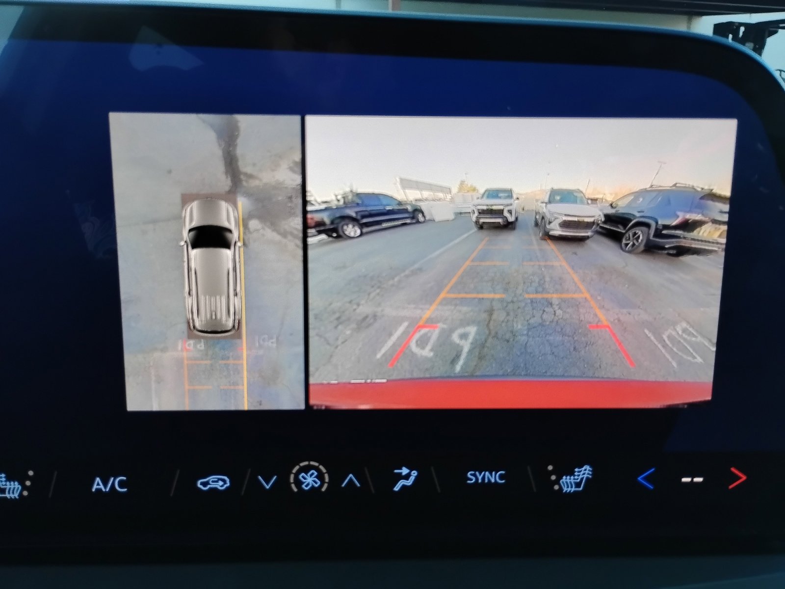 Used 2024 Chevrolet Traverse LT w/ Trailering Package image 26