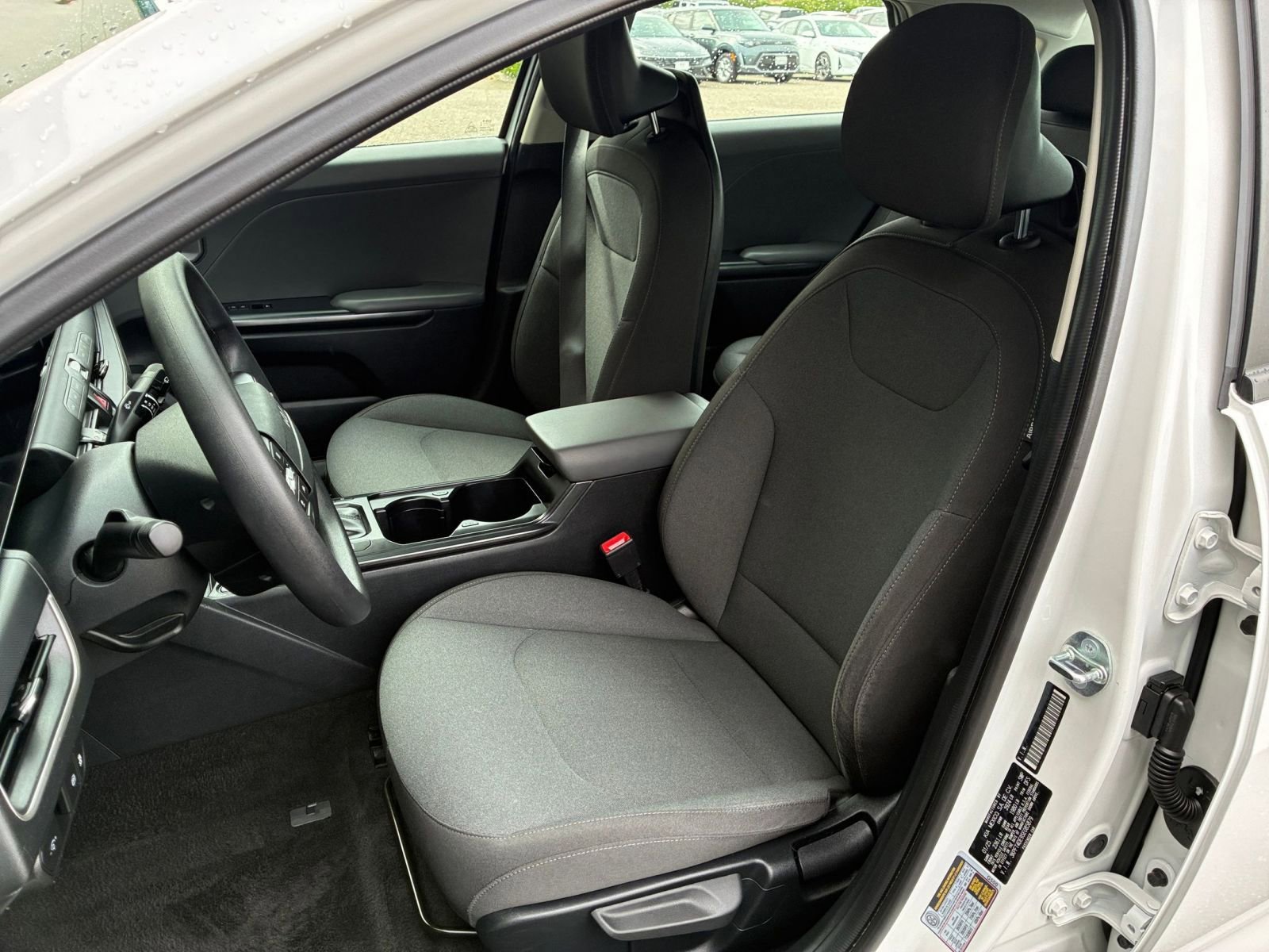 Used 2025 Kia K4 LXS image 36