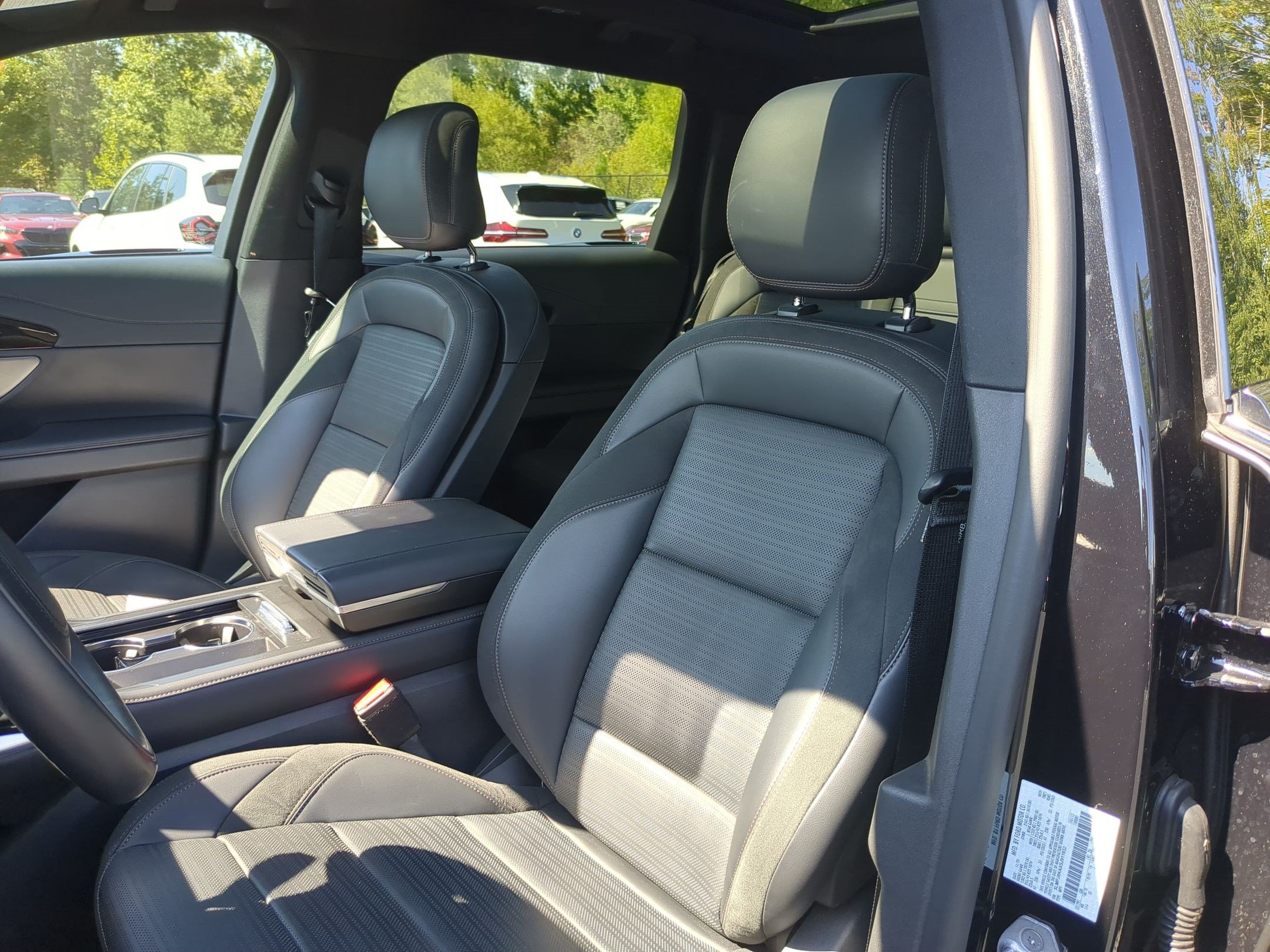 Used 2025 Lincoln Nautilus Reserve w/ Jet Appearance Package AWD/4WD image 16