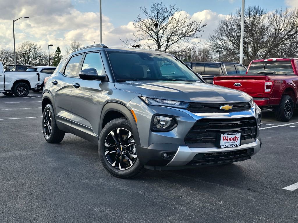 Used 2022 Chevrolet TrailBlazer LT image 2