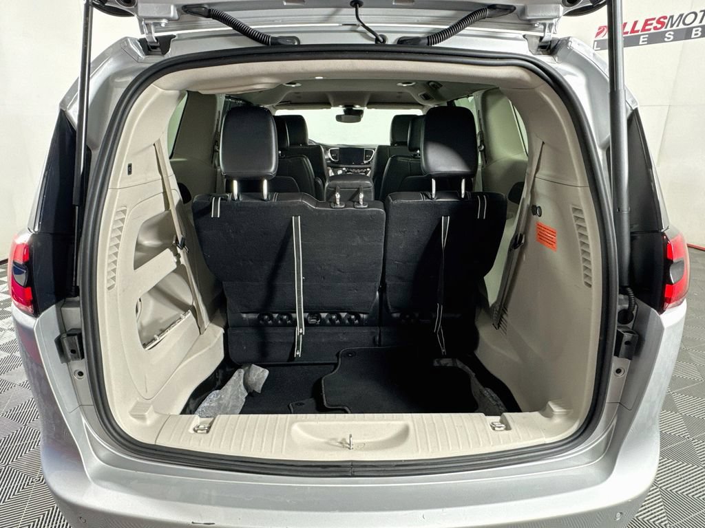Used 2024 Chrysler Pacifica Touring-L FWD image 25