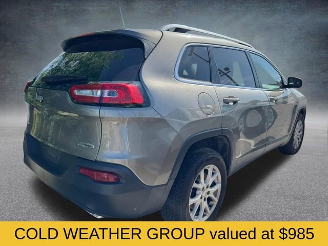 Used 2017 Jeep Cherokee Latitude w/ Cold Weather Group AWD/4WD image 3