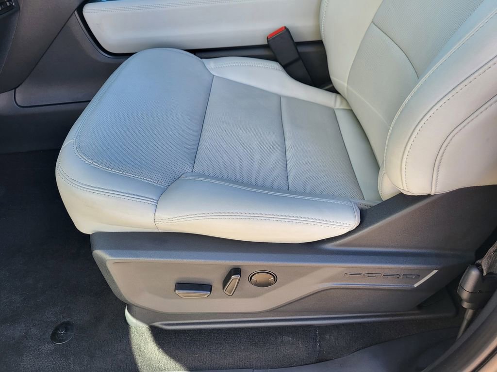 Used 2025 Ford Expedition Platinum w/ Driver's Package image 16
