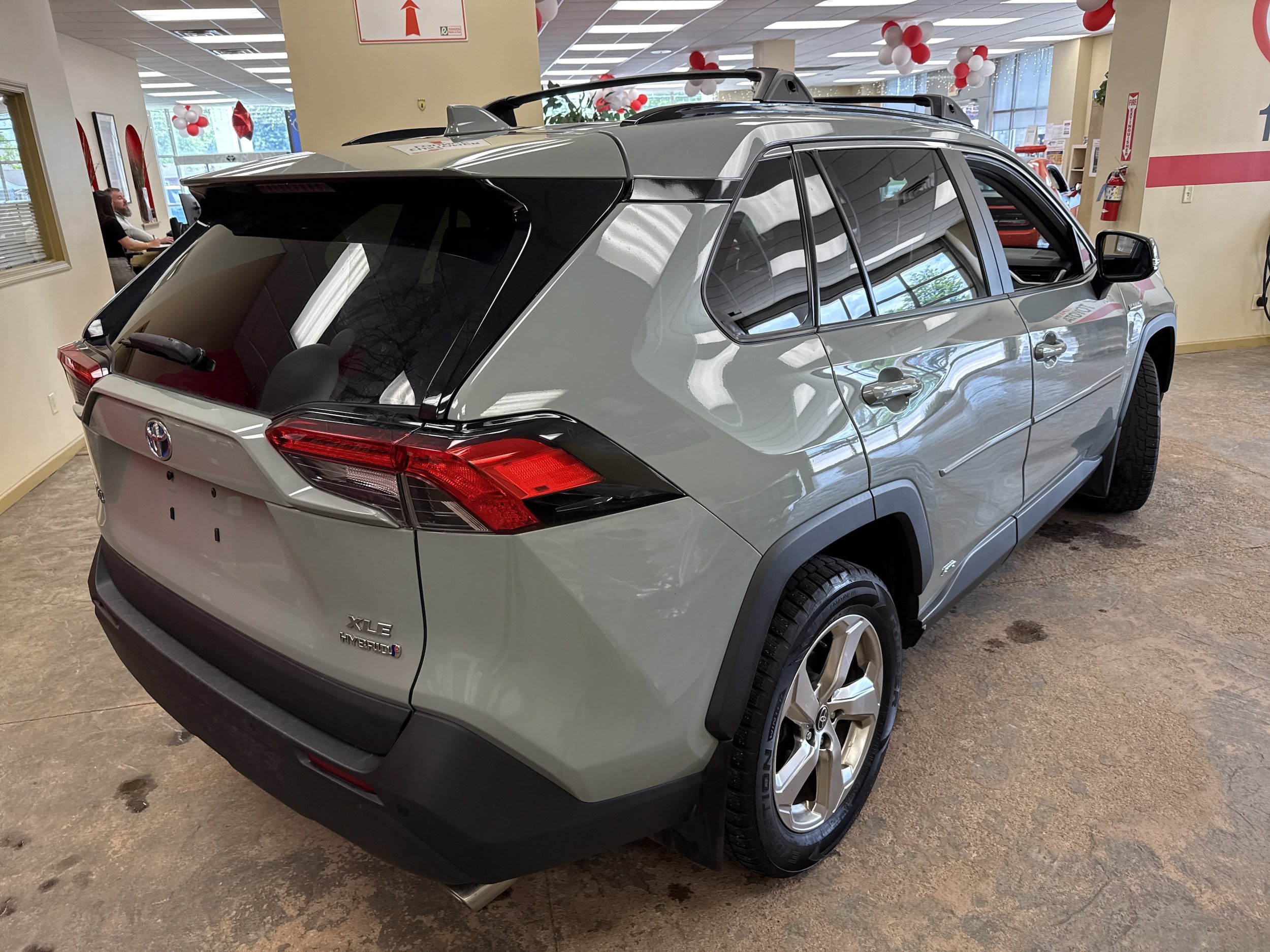 Used 2021 Toyota RAV4 XLE Premium AWD/4WD image 10