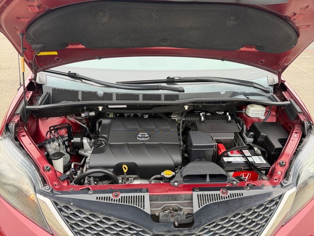 Used 2013 Toyota Sienna SE FWD image 29