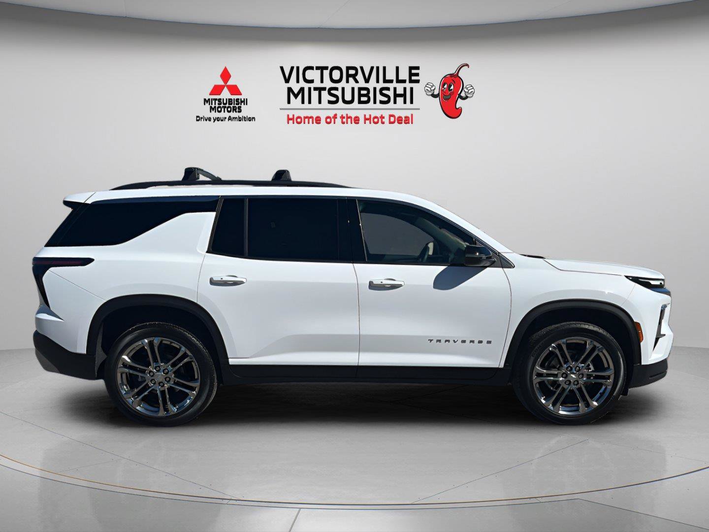 Used 2025 Chevrolet Traverse LT w/ LPO, Floor Liner Package FWD image 8