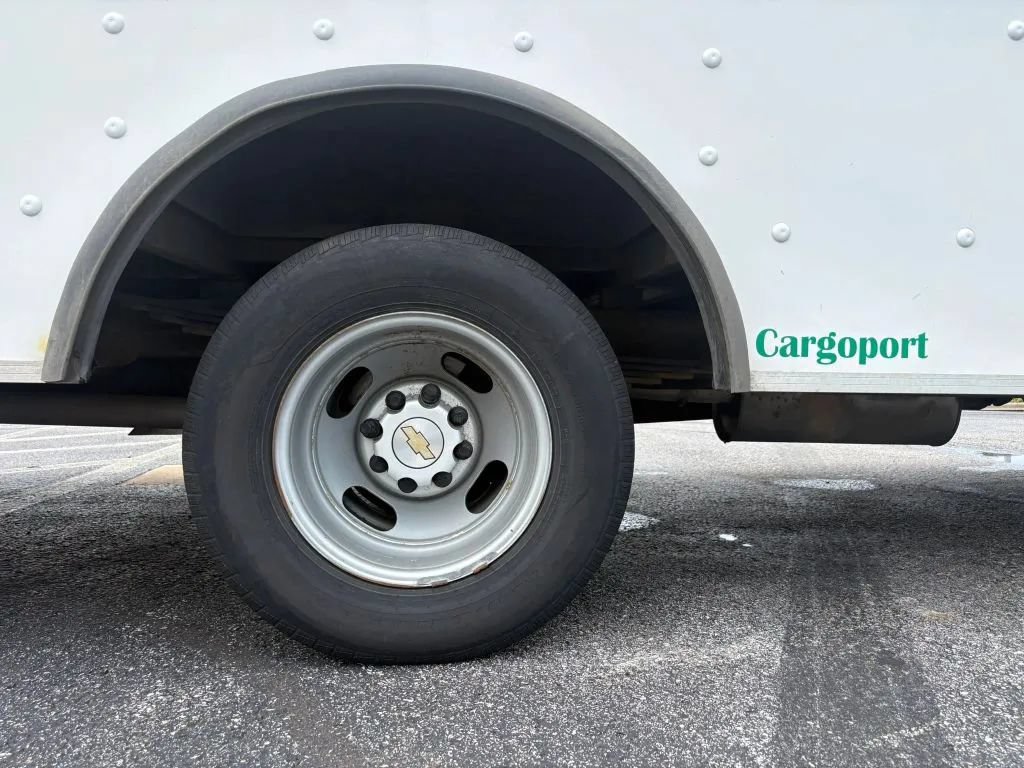 Used 2022 Chevrolet Express 4500 w/ Power Convenience Package RWD image 26