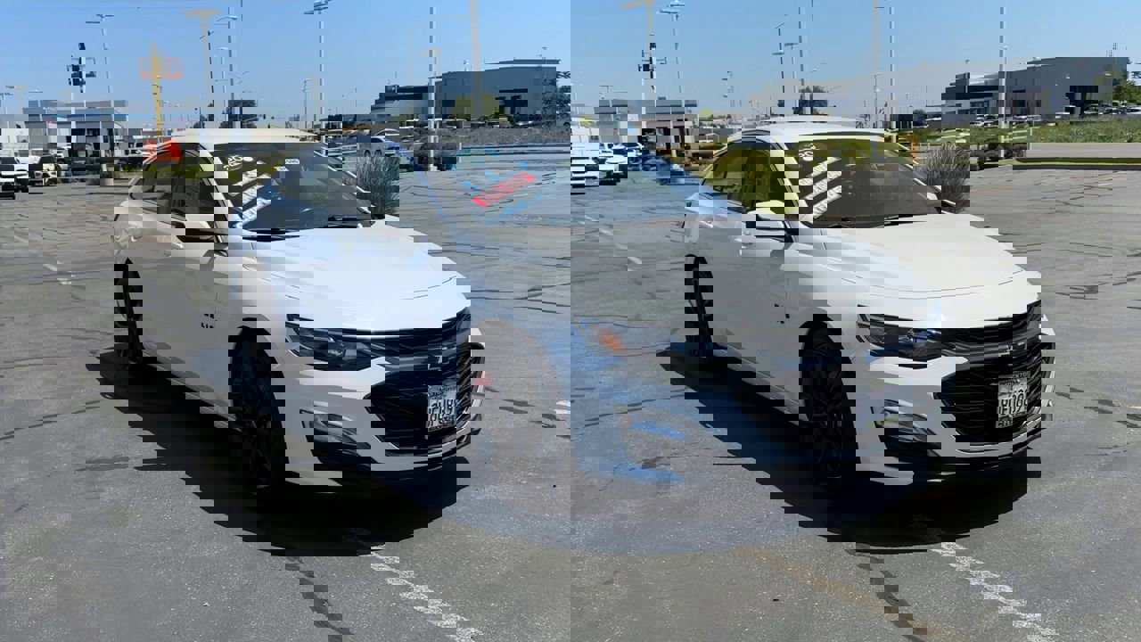 Used 2020 Chevrolet Malibu LT w/ Leather Package image 8