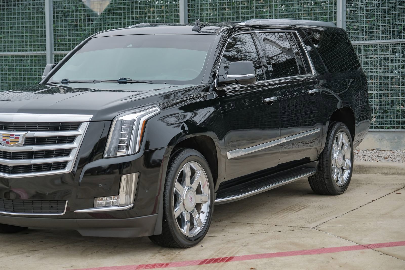 Used 2017 Cadillac Escalade ESV Luxury AWD/4WD image 9