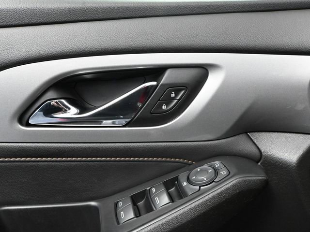 Used 2021 Chevrolet Traverse LT image 19