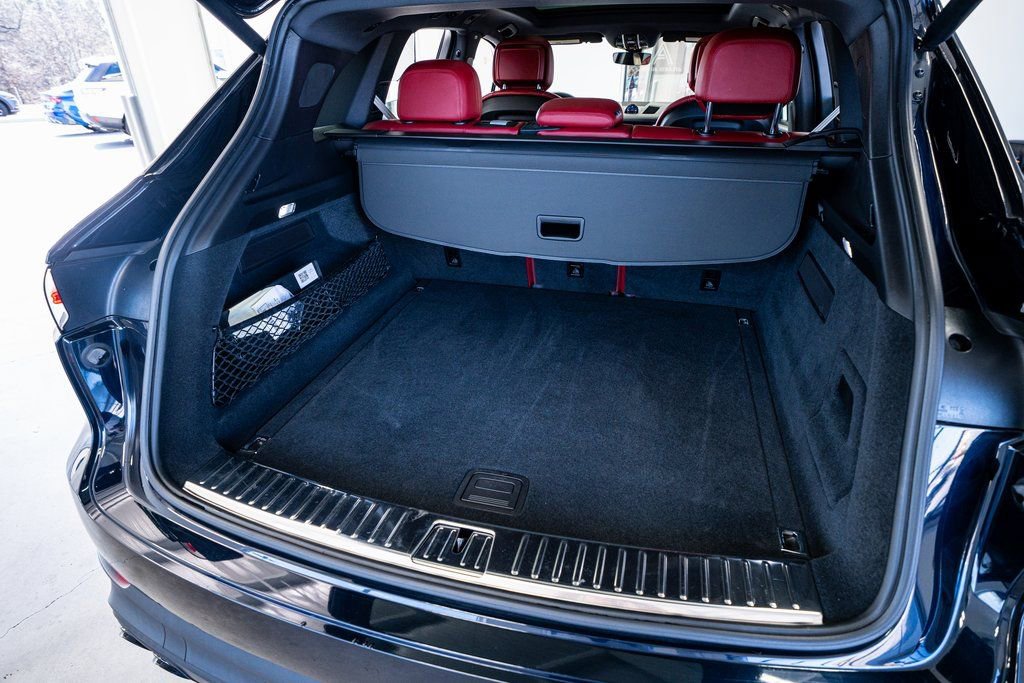 Used 2022 Porsche Cayenne Platinum Edition image 60