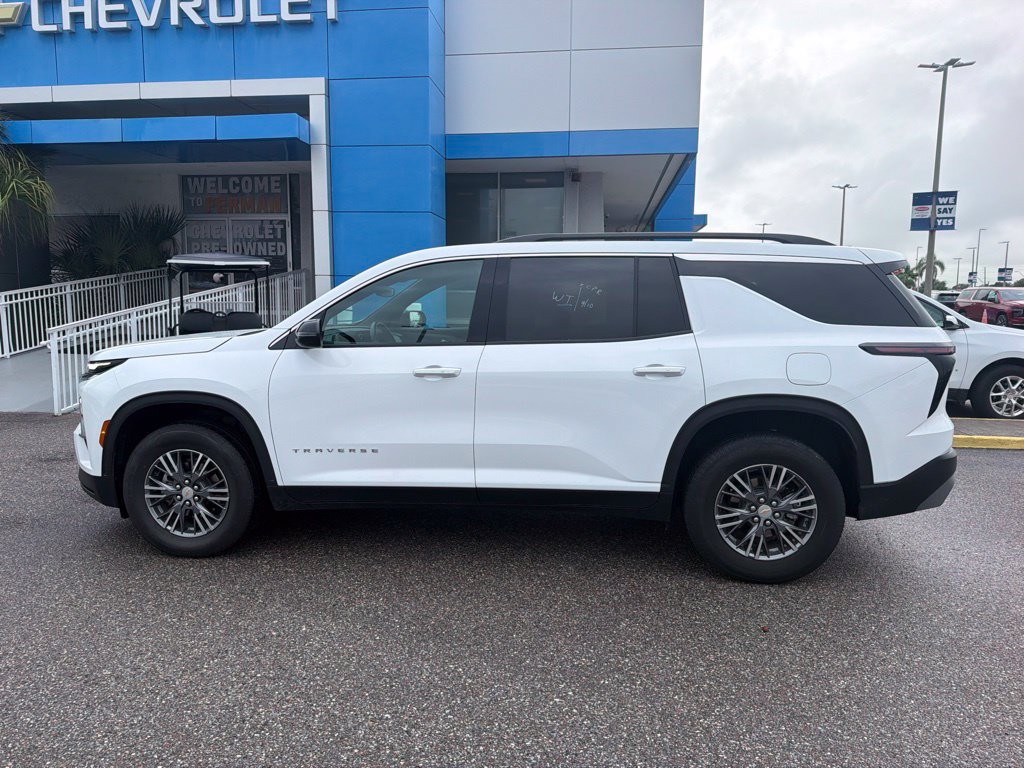 Used 2026 Chevrolet Traverse LT FWD image 8