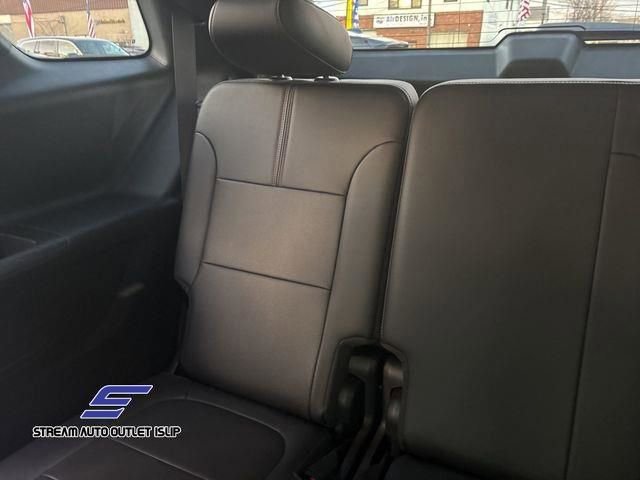 Used 2022 Chevrolet Traverse RS image 23