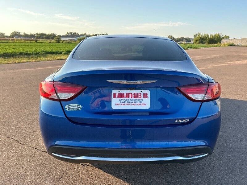 Used 2016 Chrysler 200 Limited FWD image 4