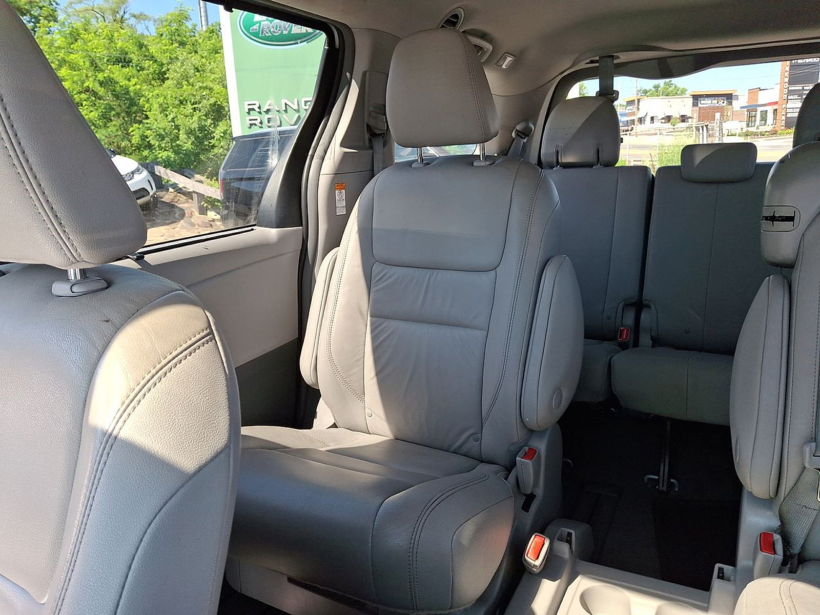 Used 2019 Toyota Sienna XLE w/ XLE Navigation Package FWD image 35