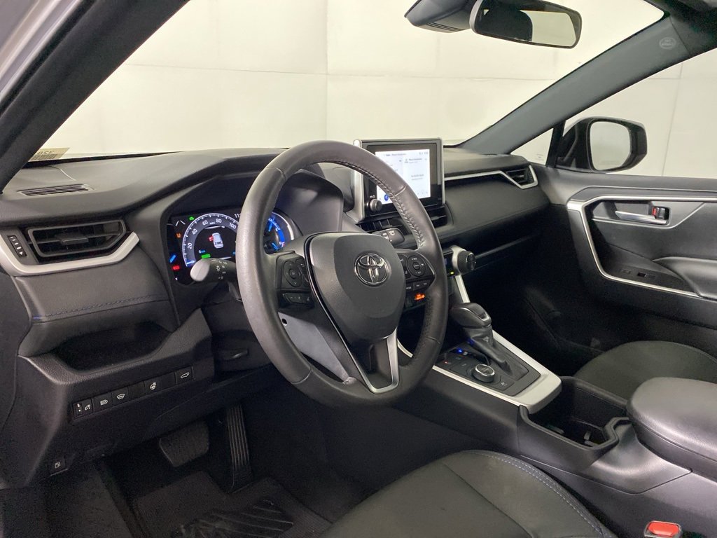 Used 2025 Toyota RAV4 SE image 12