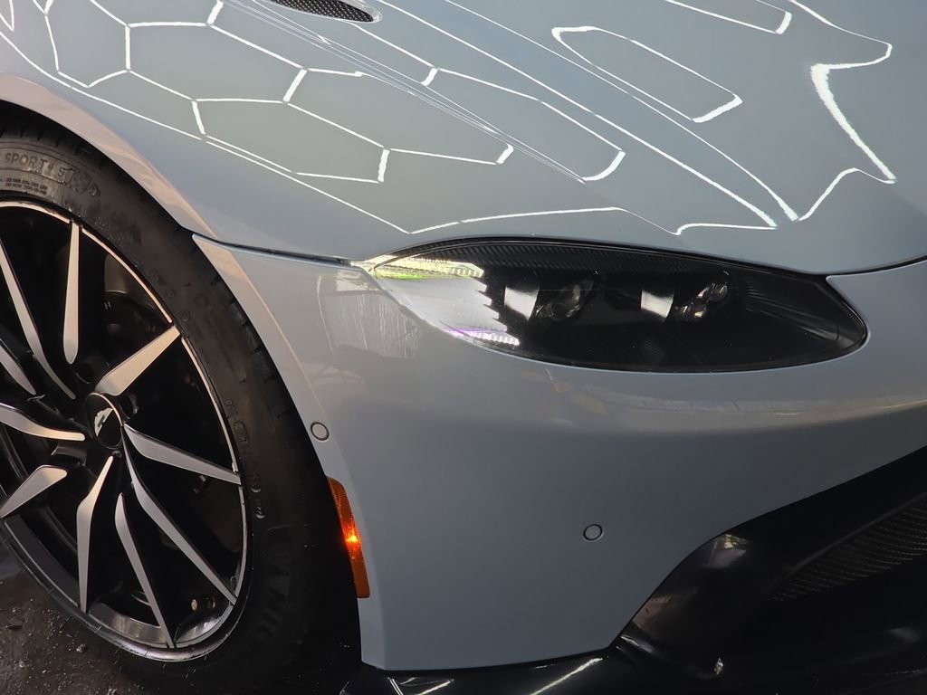 Used 2020 Aston Martin V8 Vantage Coupe image 29
