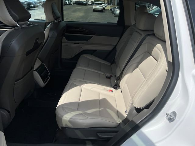 Used 2024 Lincoln Nautilus Premier AWD/4WD image 28