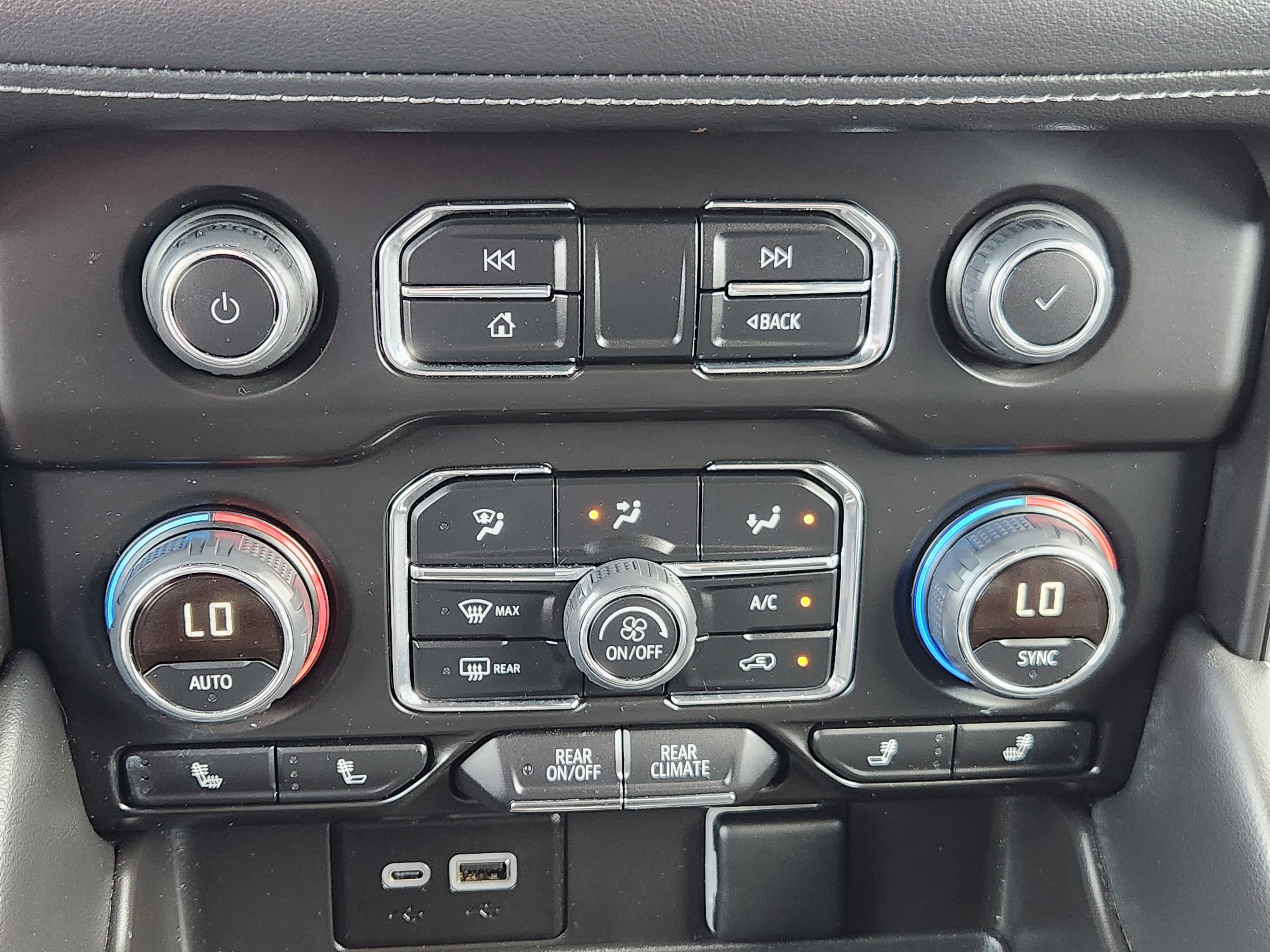 Certified 2024 Chevrolet Suburban LT AWD/4WD image 18