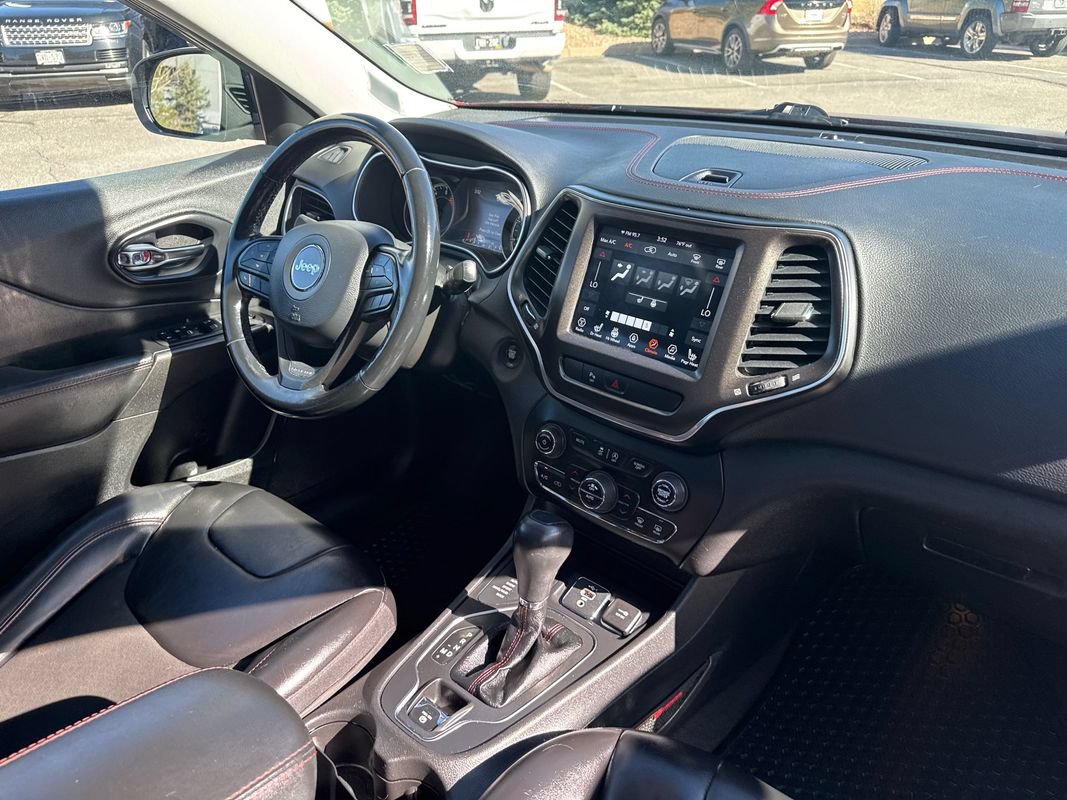 Used 2020 Jeep Cherokee Trailhawk w/ Comfort/Convenience Group AWD/4WD image 17
