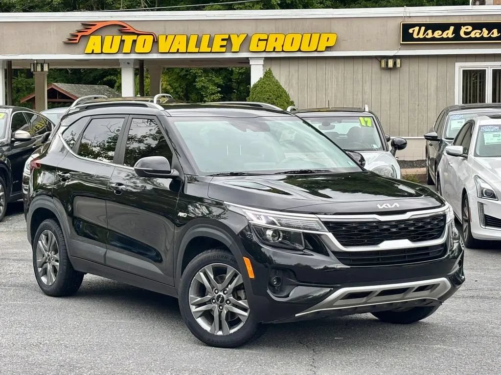Used 2023 Kia Seltos S AWD/4WD image 1