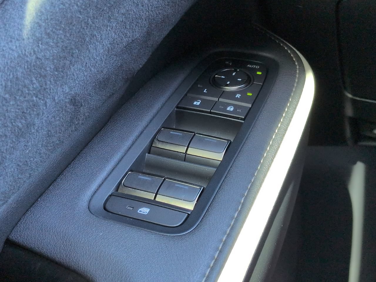 Used 2025 Lexus TX 500h AWD w/ Technology Package image 25