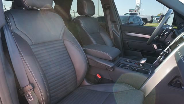Used 2024 Land Rover Discovery Dynamic SE AWD/4WD image 23