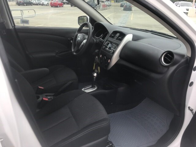 Used 2016 Nissan Versa SV FWD image 5