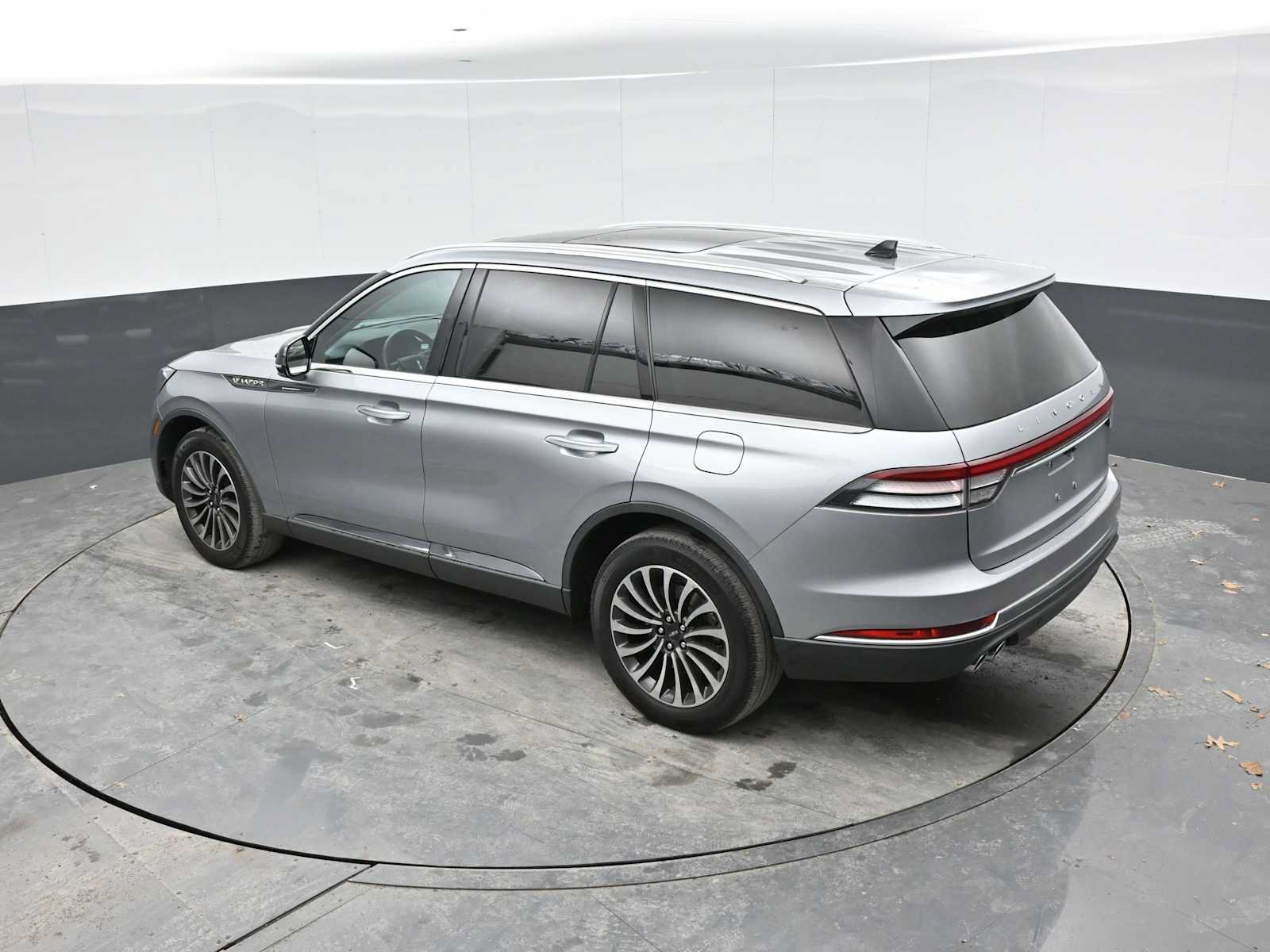 Used 2023 Lincoln Aviator AWD w/ Premium Package image 11