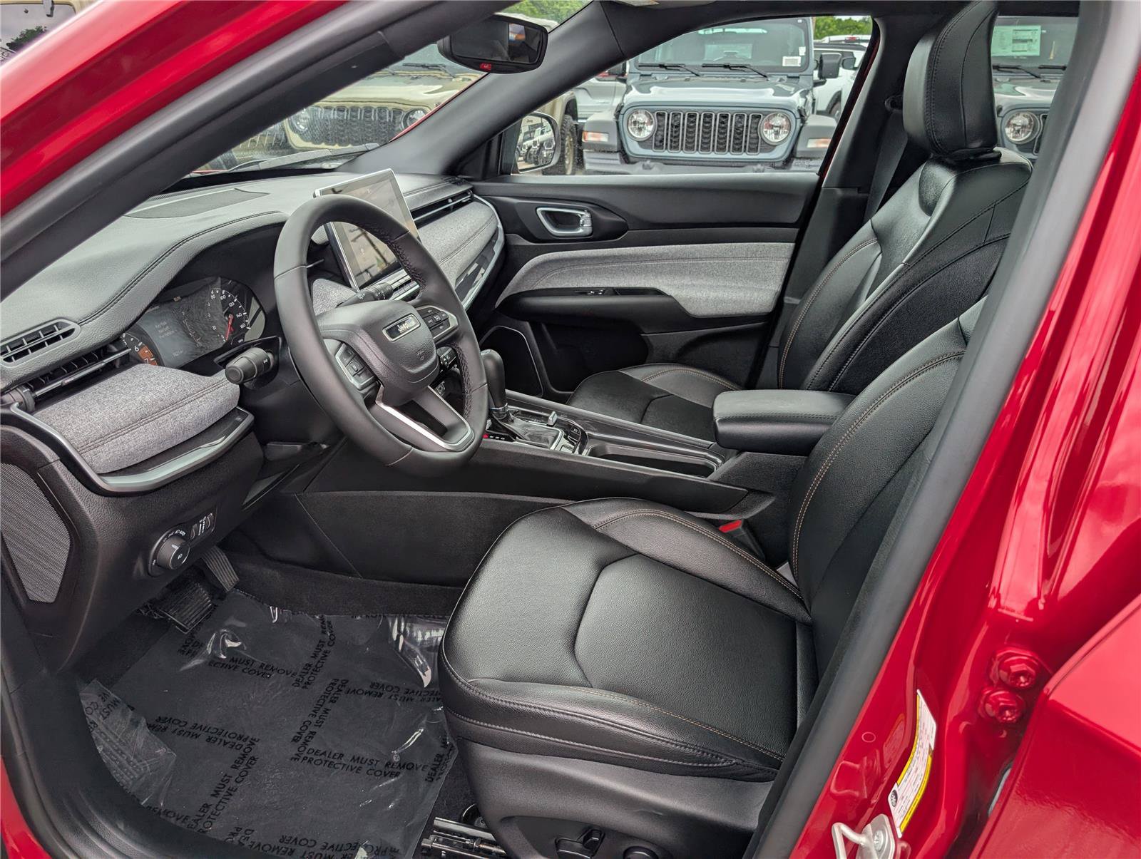 Used 2024 Jeep Compass Latitude w/ Sun and Sound Group AWD/4WD image 15